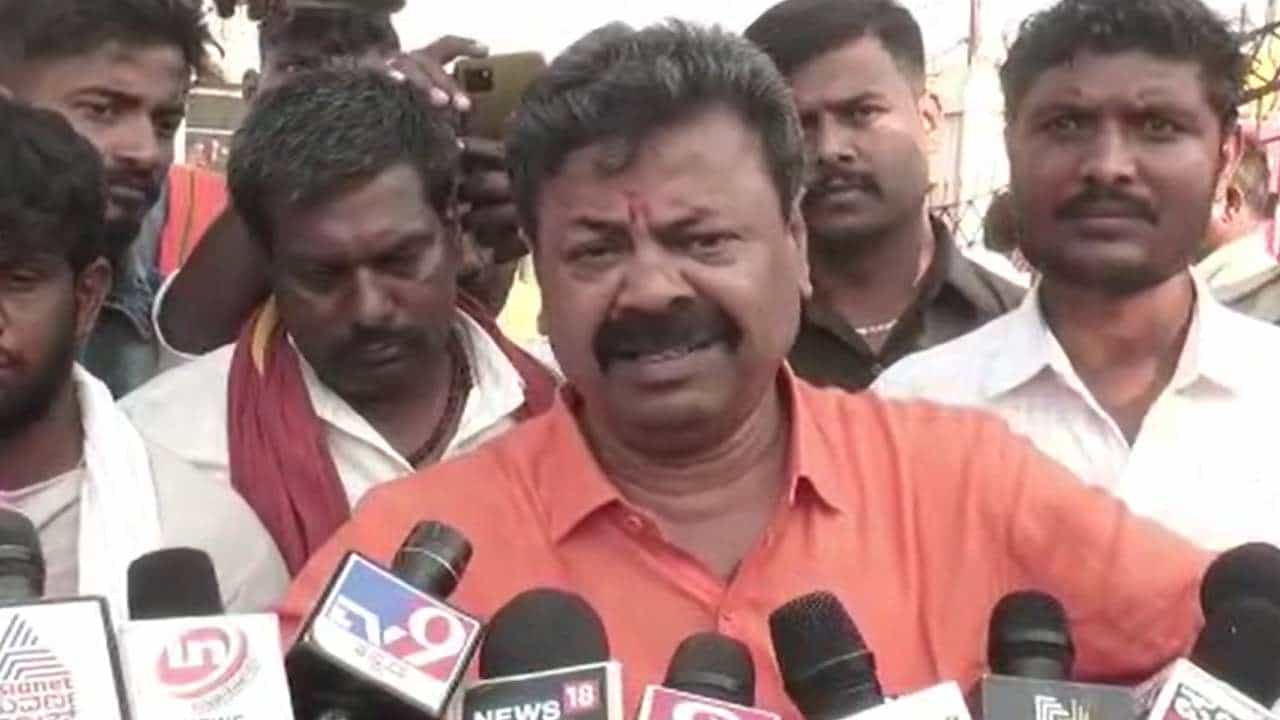 ಈ ಬಾರಿ ಸಾವರ್ಕರ್- ಟಿಪ್ಪು ಹೆಸರಿನಲ್ಲೇ ಚುನಾವಣೆ ನಡೆಯಲಿ: ರೇಣುಕಾಚಾರ್ಯ ಈ ಬಾರಿ ಸಾವರ್ಕರ್- ಟಿಪ್ಪು ಹೆಸರಿನಲ್ಲೇ ಚುನಾವಣೆ ನಡೆಯಲಿ: ರೇಣುಕಾಚಾರ್ಯ