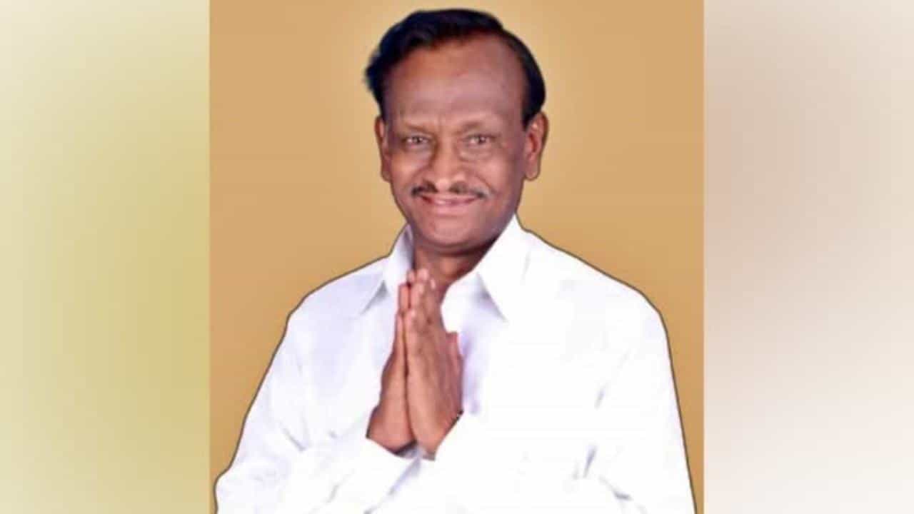 ಖಾಸಗಿ ಜಮೀನಿನಲ್ಲಿ ರಸ್ತೆ ಮಾಡಲು ರಾಜಕೀಯ ಹುನ್ನಾರ ಆರೋಪ: ಸಚಿವ ಎಂಟಿಬಿ ನಾಗರಾಜ್ ವಿರುದ್ದ ಆಕ್ರೋಶ ಖಾಸಗಿ ಜಮೀನಿನಲ್ಲಿ ರಸ್ತೆ ಮಾಡಲು ರಾಜಕೀಯ ಹುನ್ನಾರ ಆರೋಪ: ಸಚಿವ ಎಂಟಿಬಿ ನಾಗರಾಜ್ ವಿರುದ್ದ ಆಕ್ರೋಶ