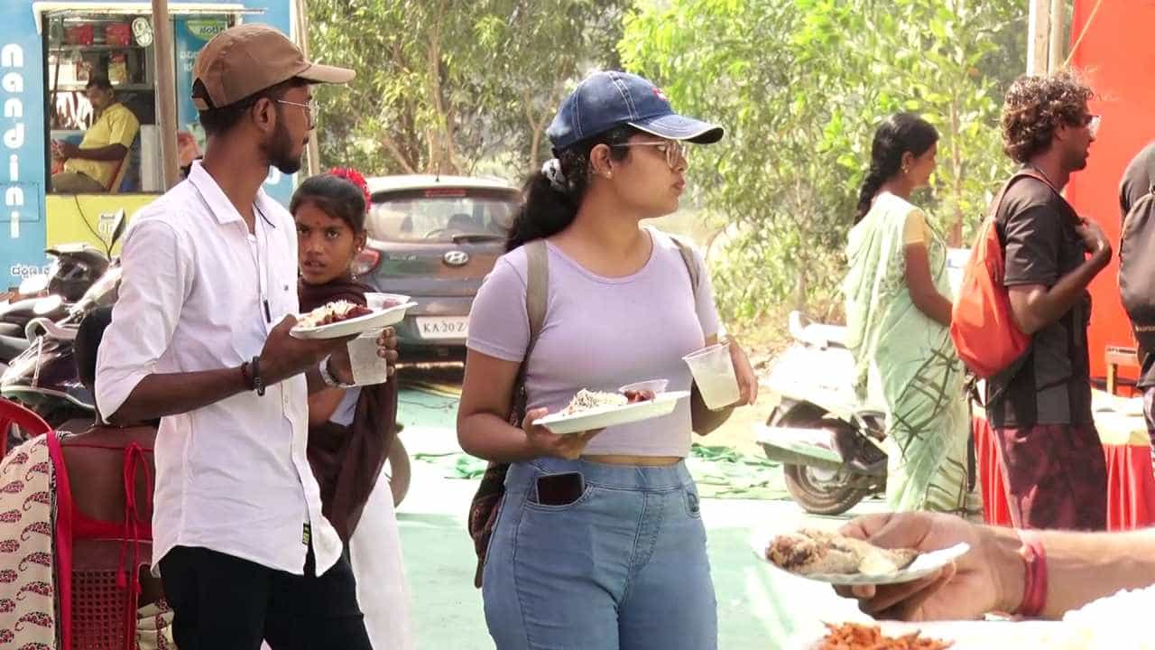 ಮಂಗಳೂರಿನ ನಂದಿನಿ ನದಿ ನಿನ್ನೆ ಭಾನುವಾರ ಫುಲ್ ಕಲರ್ಫುಲ್ ಆಗಿತ್ತು. ನದಿಯಲ್ಲಿ ನಡೆದ ಹಲವು ಸ್ಪರ್ಧೆಗಳು ನೋಡುಗರ ಕಣ್ಮನ ಸೆಳೆದಿತ್ತು. ಅದ್ದೂರಿಯಾಗಿ ನಡೆದ ಈ ರಿವರ್ ಫೆಸ್ಟಿವಲ್ ಹಲವು ವಿಶೇಷಗಳಿಗೆ ಸಾಕ್ಷಿಯಾಗಿತ್ತು. ಅದ್ರ ಒಂದು ಝಲಕ್ ಇಲ್ಲಿದೆ.