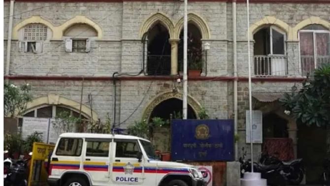 Mumbai Crime: ವಿವಾಹಿತೆಯನ್ನು ಹತ್ಯೆ ಮಾಡಿ ಪೊದೆಯೊಳಗೆ ಎಸೆದಿದ್ದ ಸೆಕ್ಯುರಿಟಿ ಗಾರ್ಡ್ನ ಬಂಧನ Mumbai Crime: ವಿವಾಹಿತೆಯನ್ನು ಹತ್ಯೆ ಮಾಡಿ ಪೊದೆಯೊಳಗೆ ಎಸೆದಿದ್ದ ಸೆಕ್ಯುರಿಟಿ ಗಾರ್ಡ್ನ ಬಂಧನ