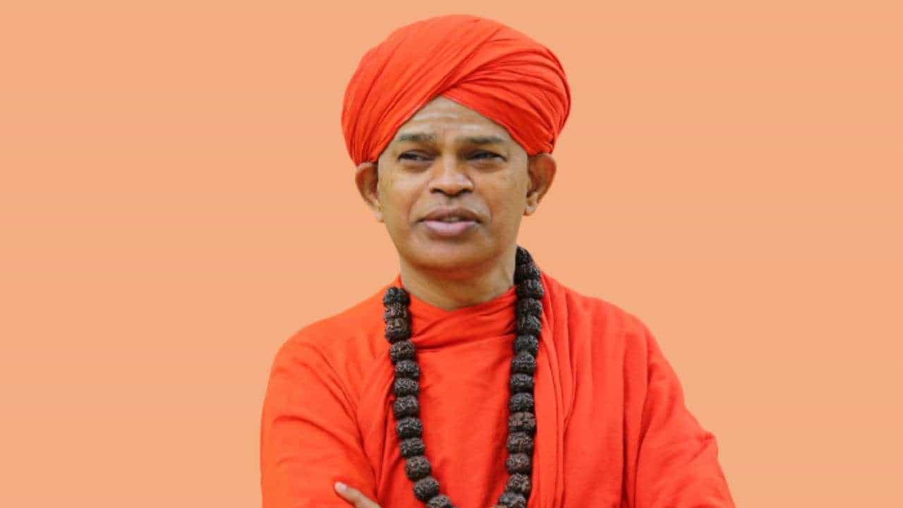 ಮುರುಘಾ ಶ್ರೀ ವಿರುದ್ಧ ಜಾರ್ಜ್ಶೀಟ್ ಸಲ್ಲಿಸಿದ ಪೊಲೀಸರು: 12 ಮತ್ತು 14 ವರ್ಷದ ಸಂತ್ರಸ್ತೆಯರ ಹೇಳಿಕೆ ಇಲ್ಲಿದೆ ಮುರುಘಾ ಶ್ರೀ ವಿರುದ್ಧ ಜಾರ್ಜ್ಶೀಟ್ ಸಲ್ಲಿಸಿದ ಪೊಲೀಸರು: 12 ಮತ್ತು 14 ವರ್ಷದ ಸಂತ್ರಸ್ತೆಯರ ಹೇಳಿಕೆ ಇಲ್ಲಿದೆ