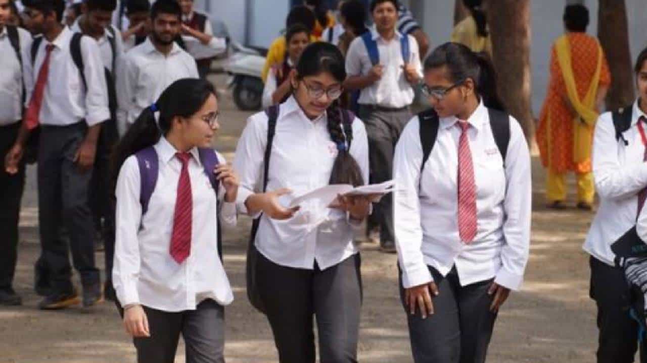CBSE Exam 2023 Guidelines: 10ನೇ, 12ನೇ ತರಗತಿಗಳ ಪರೀಕ್ಷೆಗಳನ್ನು ನಡೆಸಲು ಹೊಸ ಮಾರ್ಗಸೂಚಿ ಬಿಡುಗಡೆ CBSE Exam 2023 Guidelines: 10ನೇ, 12ನೇ ತರಗತಿಗಳ ಪರೀಕ್ಷೆಗಳನ್ನು ನಡೆಸಲು ಹೊಸ ಮಾರ್ಗಸೂಚಿ ಬಿಡುಗಡೆ