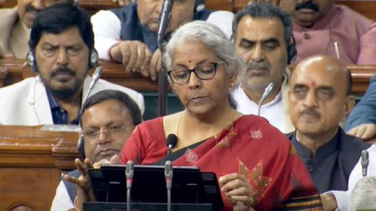 Union Budget 2023: ಏಕಲವ್ಯ ಮಾದರಿ ವಸತಿ ಶಾಲೆಗಳ ಮೂಲಕ ಬುಡಕಟ್ಟು ವಿದ್ಯಾರ್ಥಿಗಳಿಗೆ ಗುಣಮಟ್ಟದ ಶಿಕ್ಷಣ: ನಿರ್ಮಲಾ ಸೀತಾರಾಮನ್ Union Budget 2023: ಏಕಲವ್ಯ ಮಾದರಿ ವಸತಿ ಶಾಲೆಗಳ ಮೂಲಕ ಬುಡಕಟ್ಟು ವಿದ್ಯಾರ್ಥಿಗಳಿಗೆ ಗುಣಮಟ್ಟದ ಶಿಕ್ಷಣ: ನಿರ್ಮಲಾ ಸೀತಾರಾಮನ್