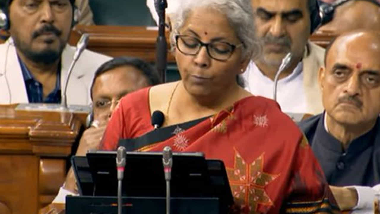 Budget 2023: ಕಾರ್ಯಸಾಧ್ಯತೆಯ ಅಂತರ ನಿಧಿಯನ್ನು ಪಡೆಯಲು ಬ್ಯಾಟರಿ ಸಂಗ್ರಹಣೆಗೆ ಒತ್ತು: ನಿರ್ಮಲಾ ಸೀತಾರಾಮನ್ Budget 2023: ಕಾರ್ಯಸಾಧ್ಯತೆಯ ಅಂತರ ನಿಧಿಯನ್ನು ಪಡೆಯಲು ಬ್ಯಾಟರಿ ಸಂಗ್ರಹಣೆಗೆ ಒತ್ತು: ನಿರ್ಮಲಾ ಸೀತಾರಾಮನ್