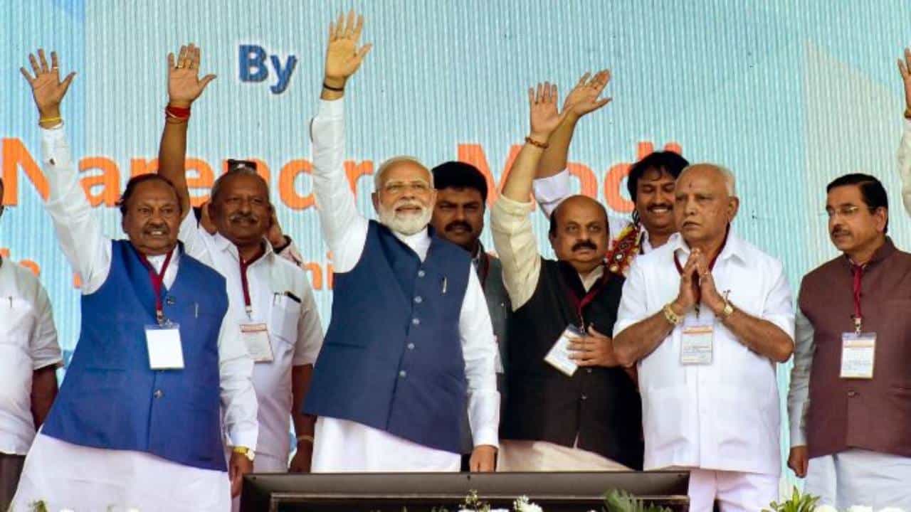ಮಲ್ಲಿಕಾರ್ಜುನ ಖರ್ಗೆ ಅಧಿಕಾರದ ರಿಮೋಟ್ ಪರಿವಾರದ ಕೈಯಲ್ಲಿ; ಪ್ರಧಾನಿ ಮೋದಿ ವಾಗ್ದಾಳಿ ಮಲ್ಲಿಕಾರ್ಜುನ ಖರ್ಗೆ ಅಧಿಕಾರದ ರಿಮೋಟ್ ಪರಿವಾರದ ಕೈಯಲ್ಲಿ; ಪ್ರಧಾನಿ ಮೋದಿ ವಾಗ್ದಾಳಿ