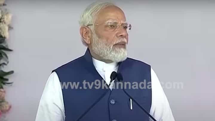 PM Modi in Karnataka: ಶಿವಮೊಗ್ಗದಲ್ಲೂ ಕನ್ನಡದಲ್ಲೇ ಭಾಷಣ ಆರಂಭಿಸಿದ ಪ್ರಧಾನ ಮಂತ್ರಿ ನರೇಂದ್ರ ಮೋದಿ! PM Modi in Karnataka: ಶಿವಮೊಗ್ಗದಲ್ಲೂ ಕನ್ನಡದಲ್ಲೇ ಭಾಷಣ ಆರಂಭಿಸಿದ ಪ್ರಧಾನ ಮಂತ್ರಿ ನರೇಂದ್ರ ಮೋದಿ!