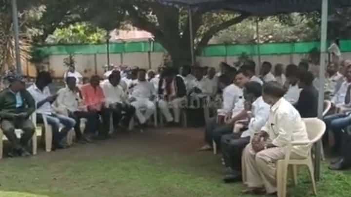Assembly Polls: ಚಾಮುಂಡೇಶ್ವರಿಯಿಂದಲೇ ಸ್ಪರ್ಧಿಸಲು ಕ್ಷೇತ್ರದ ಕಾರ್ಯಕರ್ತರಿಂದ ಸಿದ್ದರಾಮಯ್ಯ ಮೇಲೆ ಒತ್ತಡ Assembly Polls: ಚಾಮುಂಡೇಶ್ವರಿಯಿಂದಲೇ ಸ್ಪರ್ಧಿಸಲು ಕ್ಷೇತ್ರದ ಕಾರ್ಯಕರ್ತರಿಂದ ಸಿದ್ದರಾಮಯ್ಯ ಮೇಲೆ ಒತ್ತಡ