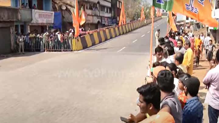 PM Modi in Belagavi: ಸುಡುಬಿಸಿಲಲ್ಲಿ ಪ್ರಧಾನಿ ನರೇಂದ್ರ ಮೋದಿಯರ ಆಗಮನಕ್ಕಾಗಿ ಕಾದುನಿಂತ ಜನರಲ್ಲಿ ಕಿಂಚಿತ್ತೂ ಬೇಸರವಿರಲಿಲ್ಲ! PM Modi in Belagavi: ಸುಡುಬಿಸಿಲಲ್ಲಿ ಪ್ರಧಾನಿ ನರೇಂದ್ರ ಮೋದಿಯರ ಆಗಮನಕ್ಕಾಗಿ ಕಾದುನಿಂತ ಜನರಲ್ಲಿ ಕಿಂಚಿತ್ತೂ ಬೇಸರವಿರಲಿಲ್ಲ!