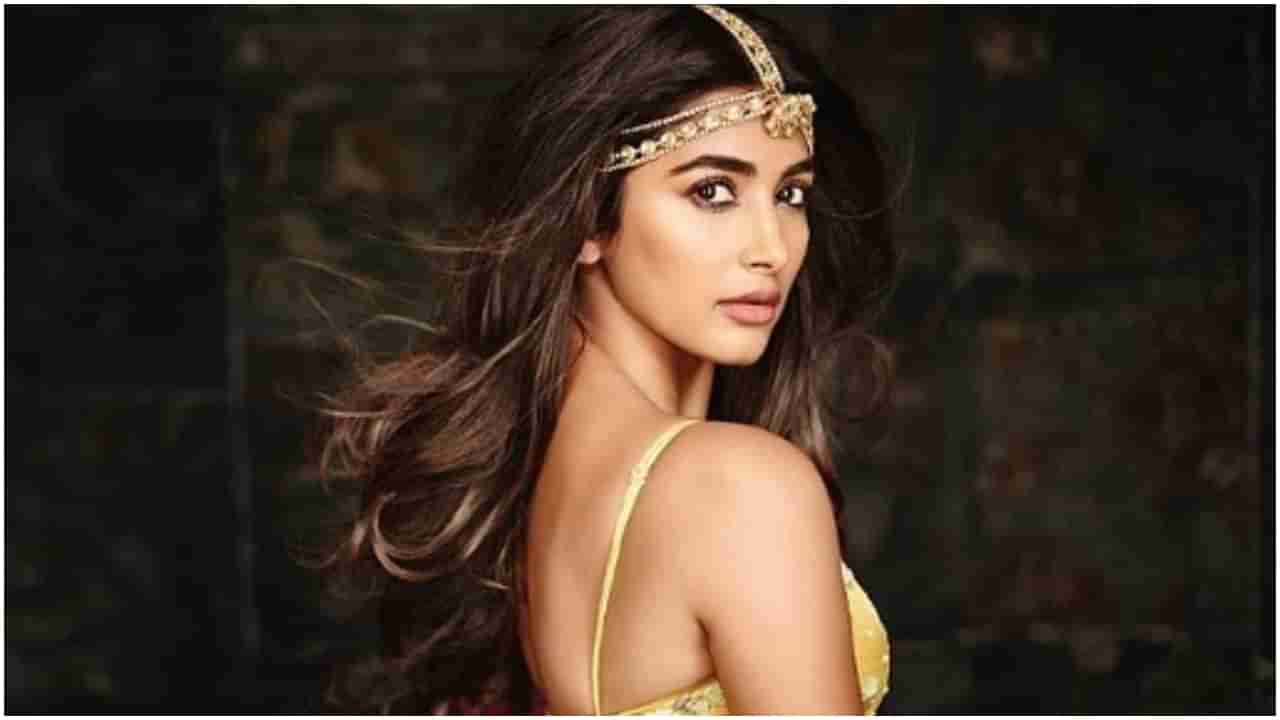 Pooja Hegde: ನಟಿ ಪೂಜಾ ಹೆಗ್ಡೆಗೆ ದುಬಾರಿ ಬೆಲೆಯ ಕಾರು ಉಡುಗೊರೆ ನೀಡಿದ ನಿರ್ದೇಶಕ! ಏನೇನೋ ಗುಸು-ಗುಸು