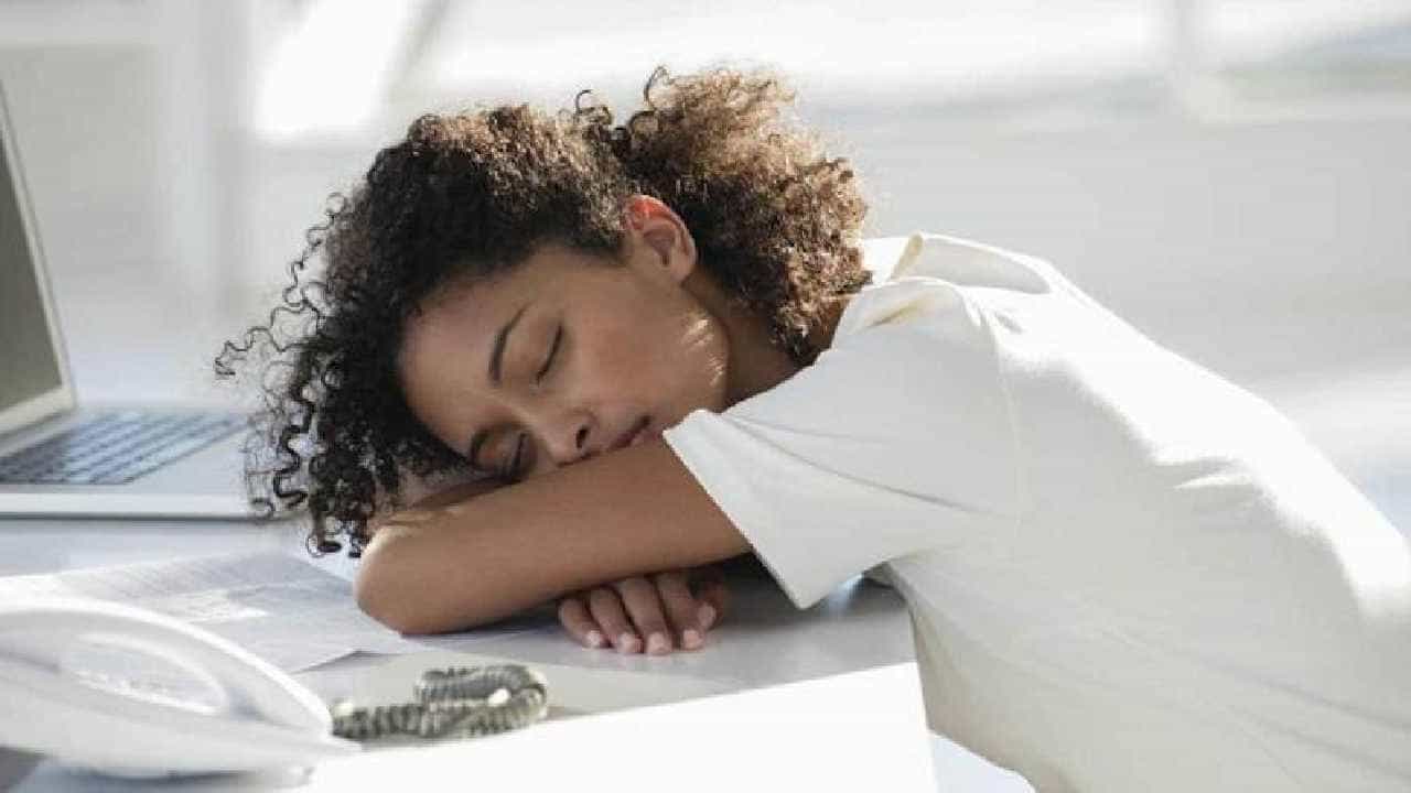 Power Nap: 10 ನಿಮಿಷದ ಸಣ್ಣ ನಿದ್ರೆಯಿಂದ ಎಷ್ಟೆಲ್ಲಾ ಪ್ರಯೋಜನಗಳಿವೆ ತಿಳಿಯಿರಿ Power Nap: 10 ನಿಮಿಷದ ಸಣ್ಣ ನಿದ್ರೆಯಿಂದ ಎಷ್ಟೆಲ್ಲಾ ಪ್ರಯೋಜನಗಳಿವೆ ತಿಳಿಯಿರಿ