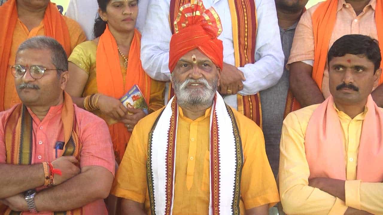 ಕಟುಕರಿಗೆ ದನ ಕೊಡಬಾರದು: ಕಾರ್ಕಳದಲ್ಲಿ ತಮ್ಮ ನೂತನ ಕಚೇರಿಯಲ್ಲಿ ಮಾತಾನಾಡಿದ ಪ್ರಮೋದ್ ಮುತಾಲಿಕ್ ಕಟುಕರಿಗೆ ದನ ಕೊಡಬಾರದು: ಕಾರ್ಕಳದಲ್ಲಿ ತಮ್ಮ ನೂತನ ಕಚೇರಿಯಲ್ಲಿ ಮಾತಾನಾಡಿದ ಪ್ರಮೋದ್ ಮುತಾಲಿಕ್