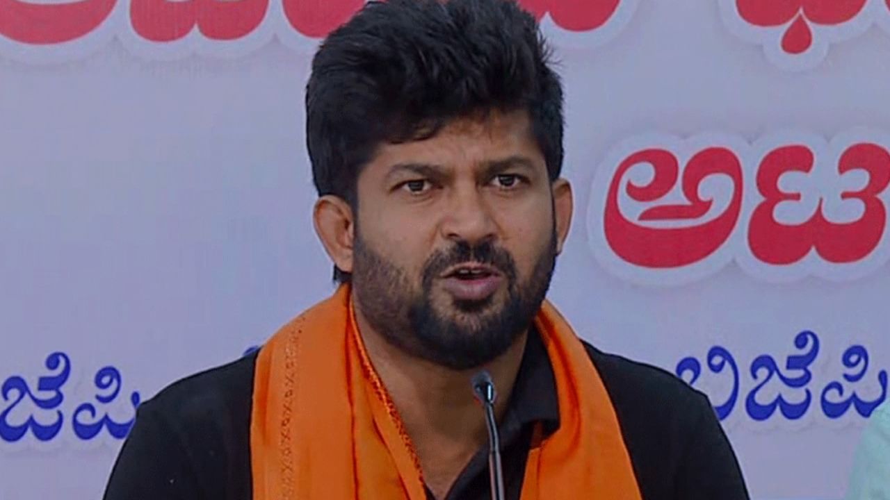 ಬಿಜೆಪಿ ಕಾರ್ಯಕರ್ತರು ಮೈ ಮರೆತರೆ, ಸಿದ್ದರಾಮಯ್ಯ ನೇತೃತ್ವದ ತಾಲಿಬಾನ್ ಸರ್ಕಾರ ಅಧಿಕಾರಕ್ಕೆ ಬರುತ್ತದೆ: ಪ್ರತಾಪ್ ಸಿಂಹ ಬಿಜೆಪಿ ಕಾರ್ಯಕರ್ತರು ಮೈ ಮರೆತರೆ, ಸಿದ್ದರಾಮಯ್ಯ ನೇತೃತ್ವದ ತಾಲಿಬಾನ್ ಸರ್ಕಾರ ಅಧಿಕಾರಕ್ಕೆ ಬರುತ್ತದೆ: ಪ್ರತಾಪ್ ಸಿಂಹ