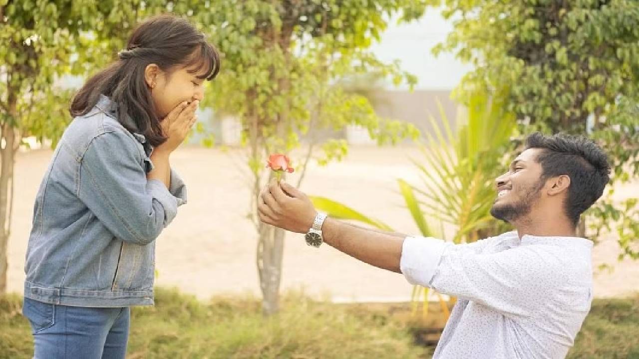 Propose Day 2023: ನೀವು ಯಾರೊಂದಿಗಾದರೂ ಪ್ರೀತಿ ವ್ಯಕ್ತ ಪಡಿಸಲು ಬಯಸಿದರೆ, ಈ ದಿನ ಶುಭದಿನ Propose Day 2023: ನೀವು ಯಾರೊಂದಿಗಾದರೂ ಪ್ರೀತಿ ವ್ಯಕ್ತ ಪಡಿಸಲು ಬಯಸಿದರೆ, ಈ ದಿನ ಶುಭದಿನ