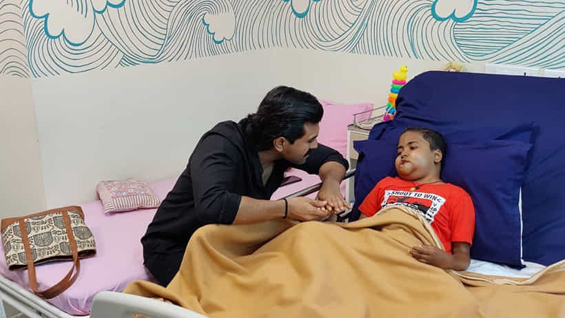 ಕ್ಯಾನ್ಸರ್ನಿಂದ ಸಾವು ಬದುಕಿನ ಮಧ್ಯೆ ಹೋರಾಡುತ್ತಿರುವ ಬಾಲಕನ ಆಸೆ ಈಡೇರಿಸಿದ ರಾಮ್ ಚರಣ್