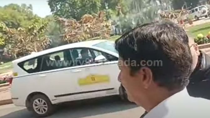 ಡಿಕೆ ಶಿವಕುಮಾರ ವಿರುದ್ಧ ಮಾಡಿರುವ ಆರೋಪಗಳ ಸಿಡಿಗಳನ್ನು ಅಮಿತ್ ಶಾಗೆ ತಲುಪಿಸಿ ಸಿಬಿಐ ತನಿಖೆಗೆ ಮನವಿ ಮಾಡಿದ ರಮೇಶ್ ಜಾರಕಿಹೊಳಿ ಡಿಕೆ ಶಿವಕುಮಾರ ವಿರುದ್ಧ ಮಾಡಿರುವ ಆರೋಪಗಳ ಸಿಡಿಗಳನ್ನು ಅಮಿತ್ ಶಾಗೆ ತಲುಪಿಸಿ ಸಿಬಿಐ ತನಿಖೆಗೆ ಮನವಿ ಮಾಡಿದ ರಮೇಶ್ ಜಾರಕಿಹೊಳಿ