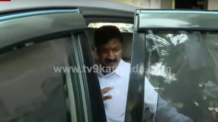 Alleged CDs against DK Shivakumar: ಸಿಬಿಐ ತನಿಖೆ ಮಾಡಿಸಲೇಬೇಕೆಂದು ಹಟಕ್ಕೆ ಬಿದ್ದಿರುವ ರಮೇಶ್ ಜಾರಕಿಹೊಳಿ ಪುನಃ ದೆಹಲಿಗೆ ಹೋಗಿದ್ದಾರೆ! Alleged CDs against DK Shivakumar: ಸಿಬಿಐ ತನಿಖೆ ಮಾಡಿಸಲೇಬೇಕೆಂದು ಹಟಕ್ಕೆ ಬಿದ್ದಿರುವ ರಮೇಶ್ ಜಾರಕಿಹೊಳಿ ಪುನಃ ದೆಹಲಿಗೆ ಹೋಗಿದ್ದಾರೆ!