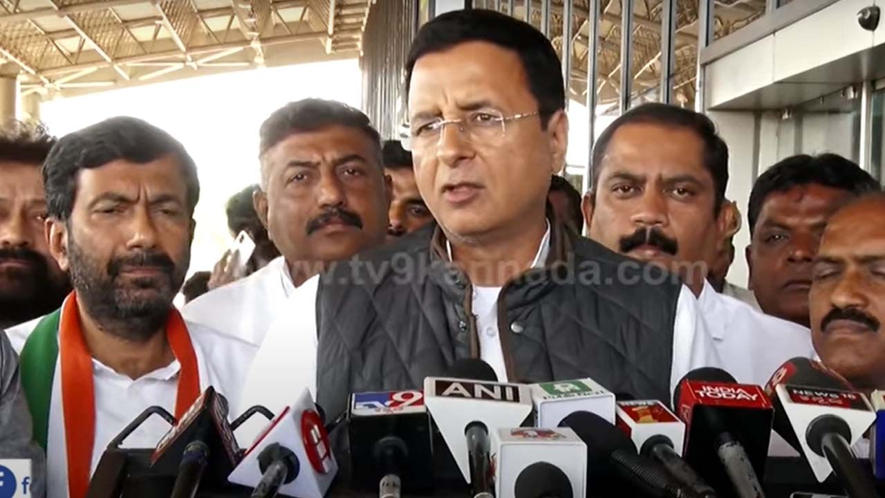 Karnataka Budget 2023: ಎಐಸಿಸಿ ಕಾರ್ಯದರ್ಶಿ ರಂದೀಪ್ ಸುರ್ಜೆವಾಲಾ ಮೂರು ಪದಗಳಲ್ಲಿ ಬಜೆಟ್ ವರ್ಣಿಸಿದರು, ಕಿವಿ-ಮೇಲೆ-ಹೂ!