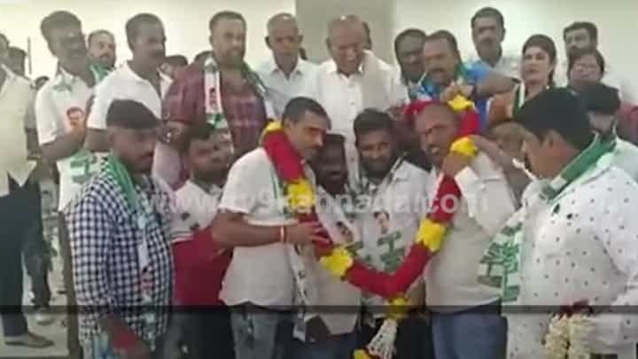 Rowdies in Politics: ಮದ್ದೂರು ಕ್ಷೇತ್ರದ ಇಬ್ಬರು ರೌಡಿ ಶೀಟರ್ ಗಳು ಜೆಡಿಎಸ್ ಶಾಸಕ ಡಿಸಿ ತಮ್ಮಣ್ಣ ಸಮ್ಮುಖದಲ್ಲಿ ಪಕ್ಷ ಸೇರ್ಪಡೆ! Rowdies in Politics: ಮದ್ದೂರು ಕ್ಷೇತ್ರದ ಇಬ್ಬರು ರೌಡಿ ಶೀಟರ್ ಗಳು ಜೆಡಿಎಸ್ ಶಾಸಕ ಡಿಸಿ ತಮ್ಮಣ್ಣ ಸಮ್ಮುಖದಲ್ಲಿ ಪಕ್ಷ ಸೇರ್ಪಡೆ!