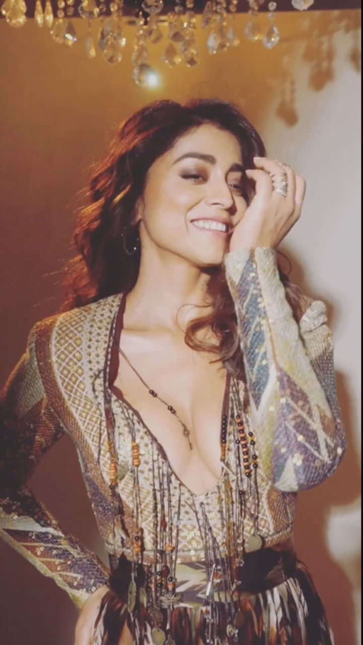 Shriya Saran(5)