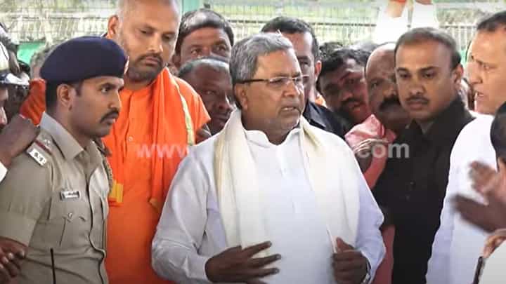 Assembly Polls: ಬಾದಾಮಿ ಜನರ ಪ್ರೀತಿ ಕಂಡು ಕರಗಿದ ಸಿದ್ದರಾಮಯ್ಯನವರ ಬಾಯಿಂದ ಮಾತು ಹೊರಡಲಿಲ್ಲ! Assembly Polls: ಬಾದಾಮಿ ಜನರ ಪ್ರೀತಿ ಕಂಡು ಕರಗಿದ ಸಿದ್ದರಾಮಯ್ಯನವರ ಬಾಯಿಂದ ಮಾತು ಹೊರಡಲಿಲ್ಲ!