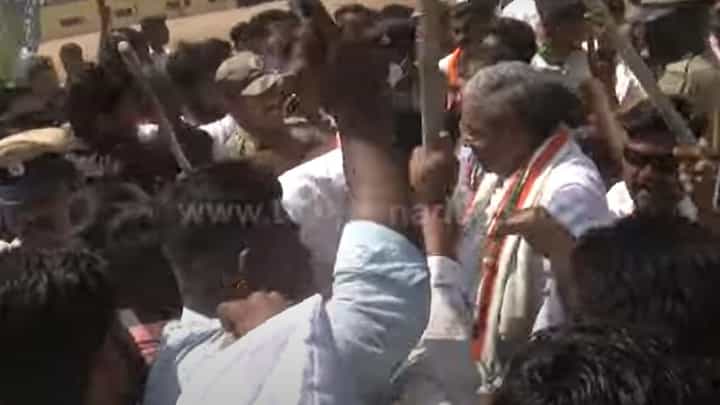 Prajadhvani Yatre: ಜನ ತಮ್ಮತ್ತ ಓಡಿಬಂದು ಅಲ್ಲಾಡದ ಹಾಗೆ ಸುತ್ತುವರಿದಾಗ ಸಿದ್ದರಾಮಯ್ಯಗೆ ಬೇಜಾರಾಗದು, ಕೋಪ ಬಾರದು! Prajadhvani Yatre: ಜನ ತಮ್ಮತ್ತ ಓಡಿಬಂದು ಅಲ್ಲಾಡದ ಹಾಗೆ ಸುತ್ತುವರಿದಾಗ ಸಿದ್ದರಾಮಯ್ಯಗೆ ಬೇಜಾರಾಗದು, ಕೋಪ ಬಾರದು!
