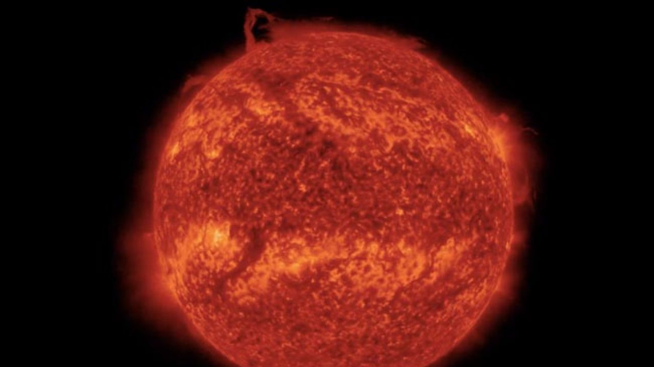 Solar flare: ಒಡೆಯಿತು ಸೂರ್ಯನ ಬೃಹತ್ ಭಾಗ: ರವಿಯ ಕೋಪಕ್ಕೆ ದಿಗ್ಭ್ರಮೆಗೊಂಡ ವಿಜ್ಞಾನ ಲೋಕ Solar flare: ಒಡೆಯಿತು ಸೂರ್ಯನ ಬೃಹತ್ ಭಾಗ: ರವಿಯ ಕೋಪಕ್ಕೆ ದಿಗ್ಭ್ರಮೆಗೊಂಡ ವಿಜ್ಞಾನ ಲೋಕ