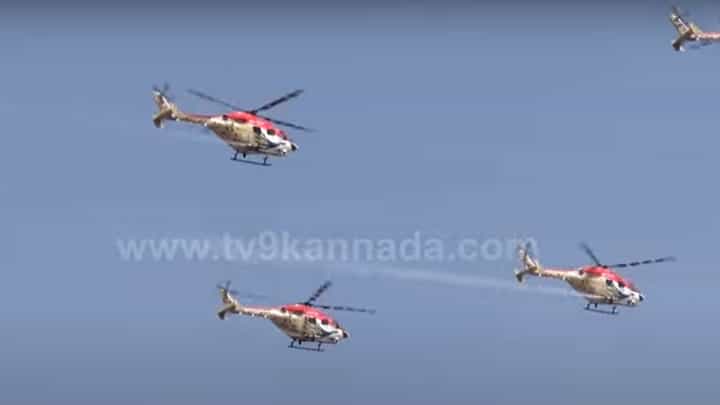 Aero India-2023: ಆಗಸದಲ್ಲಿ ಲೋಹದ ಹಕ್ಕಿಗಳು ಪ್ರದರ್ಶಿಸುತ್ತಿರುವ ಚಮತ್ಕಾರ ಕಂಡು ಜನರಲ್ಲಿ ರೋಮಾಂಚನ, ದಿಗಿಲು! Aero India-2023: ಆಗಸದಲ್ಲಿ ಲೋಹದ ಹಕ್ಕಿಗಳು ಪ್ರದರ್ಶಿಸುತ್ತಿರುವ ಚಮತ್ಕಾರ ಕಂಡು ಜನರಲ್ಲಿ ರೋಮಾಂಚನ, ದಿಗಿಲು!
