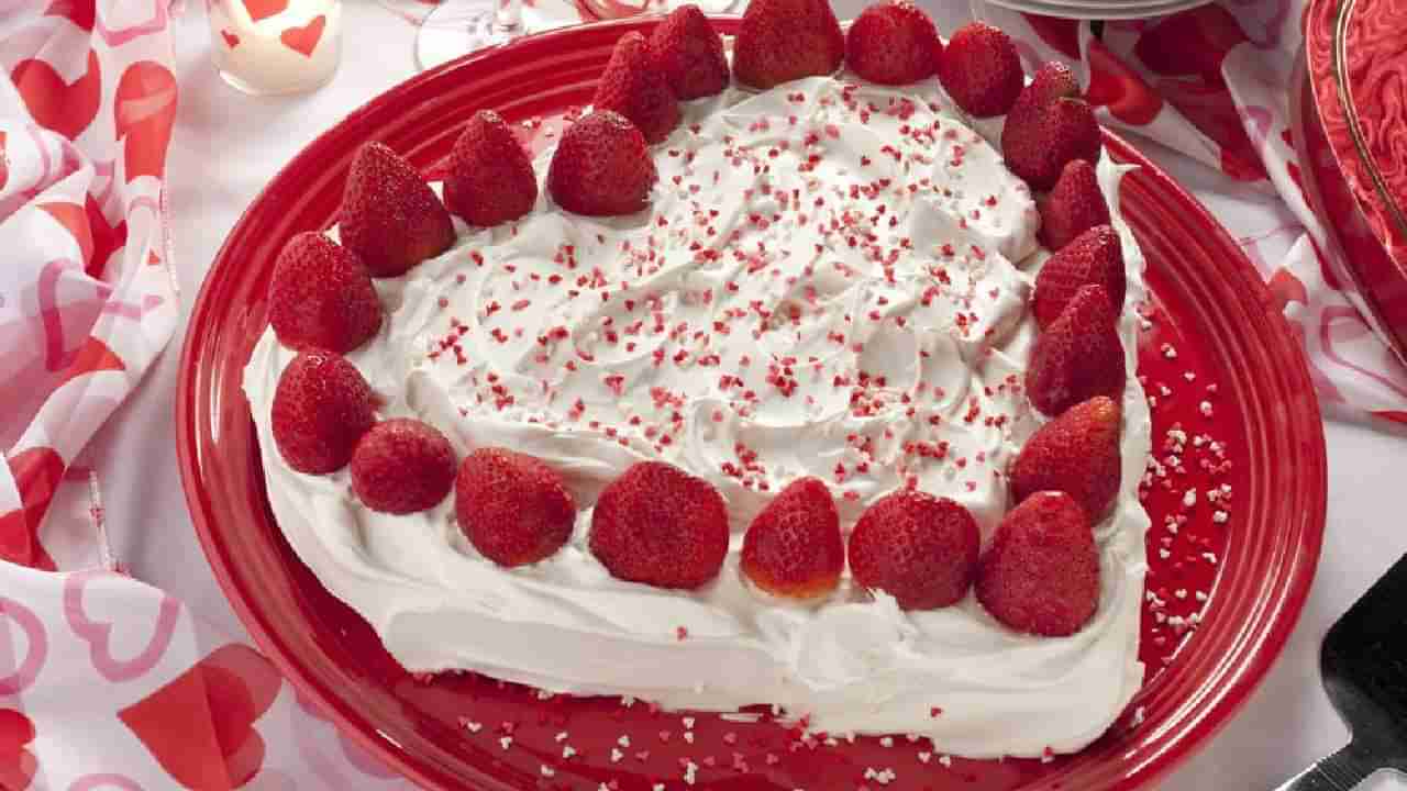 Valentine’s Day 2023: ಸ್ಟ್ರಾಬೆರಿ ಕೇಕ್ ತಯಾರಿಸಿ ನಿಮ್ಮ ಪ್ರೀತಿ ಪಾತ್ರರಿಗೆ ಹೀಗೆ ಪ್ರಪೋಸ್ ಮಾಡಿ