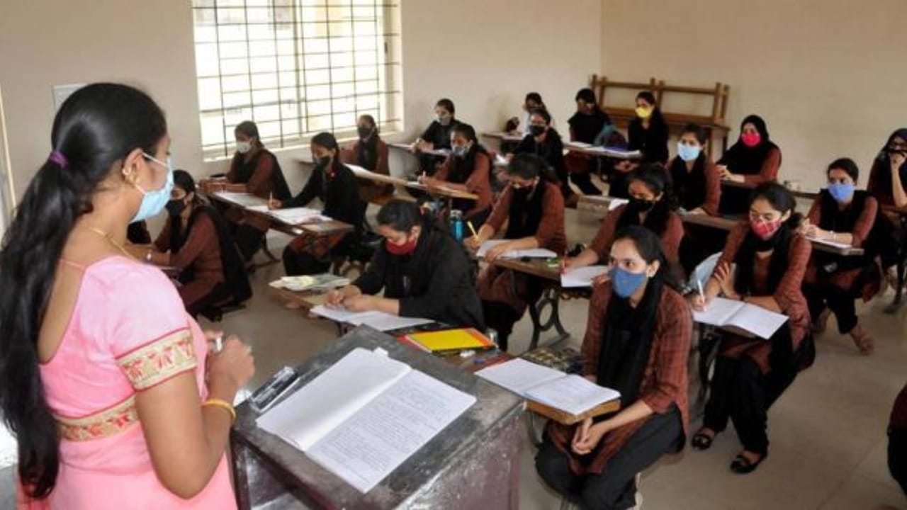 Education Budget 2023: ವಿದ್ಯಾರ್ಥಿಗಳಿಗಾಗಿ ಮುಖ್ಯಮಂತ್ರಿ ವಿದ್ಯಾ ಶಕ್ತಿ ಹೊಸ ಯೋಜನೆ ಘೋಷಣೆ Education Budget 2023: ವಿದ್ಯಾರ್ಥಿಗಳಿಗಾಗಿ ಮುಖ್ಯಮಂತ್ರಿ ವಿದ್ಯಾ ಶಕ್ತಿ ಹೊಸ ಯೋಜನೆ ಘೋಷಣೆ