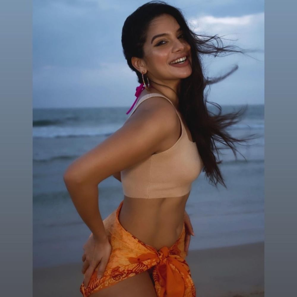 ತಾನ್ಯಾ ಹೋಪ್ ಅವರ ಆಗಾಗ ಬೋಲ್ಡ್ ಫೋಟೋಗಳನ್ನು ಶೇರ್ ಮಾಡಿಕೊಳ್ಳುತ್ತಾರೆ. ಅವರಿಗೆ ಇನ್ಸ್ಟಾಗ್ರಾಮ್ನಲ್ಲಿ ಲಕ್ಷಾಂತರ ಹಿಂಬಾಲಕರಿದ್ದಾರೆ.