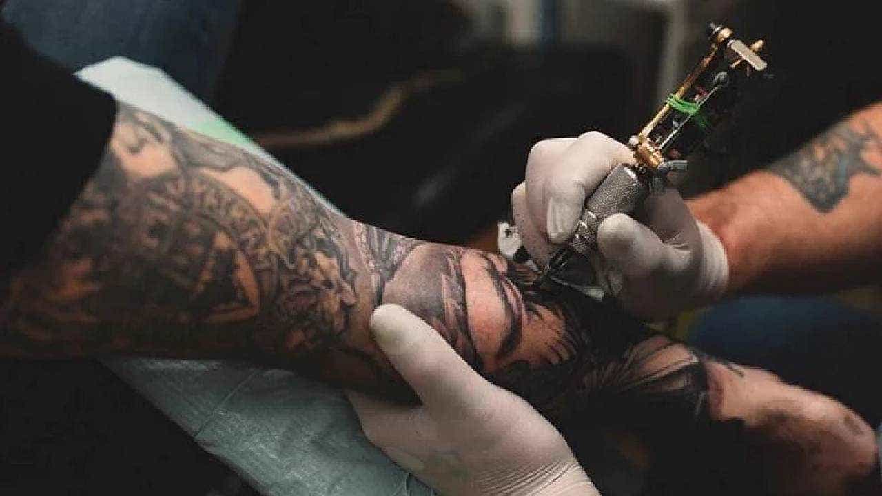 Tattoos: ತಪ್ಪಾಗಿಯೂ ದೇಹದ ಈ ಭಾಗಗಳಲ್ಲಿ ಹಚ್ಚೆ ಹಾಕಿಸಿಕೊಳ್ಳಬೇಡಿ, ನೀವು ಅಪಾಯಕಾರಿ ಪರಿಣಾಮಗಳನ್ನು ಎದುರಿಸಬೇಕಾಗುತ್ತೆ Tattoos: ತಪ್ಪಾಗಿಯೂ ದೇಹದ ಈ ಭಾಗಗಳಲ್ಲಿ ಹಚ್ಚೆ ಹಾಕಿಸಿಕೊಳ್ಳಬೇಡಿ, ನೀವು ಅಪಾಯಕಾರಿ ಪರಿಣಾಮಗಳನ್ನು ಎದುರಿಸಬೇಕಾಗುತ್ತೆ