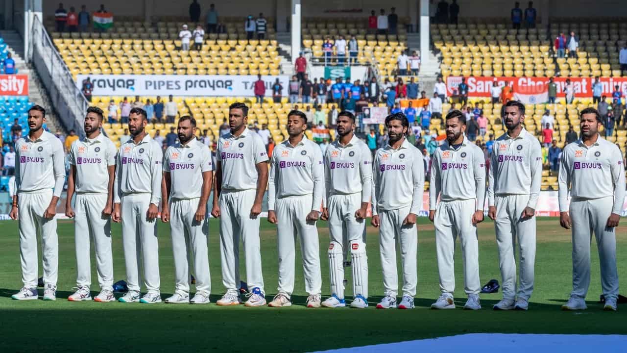 ಫೆಬ್ರವರಿ 17 ರಿಂದ ಭಾರತ-ಆಸ್ಟ್ರೇಲಿಯಾ ನಡುವಣ 2ನೇ ಟೆಸ್ಟ್ ಪಂದ್ಯವು ಶುರುವಾಗಲಿದೆ. ದೆಹಲಿಯ ಅರುಣ್ ಜೇಟ್ಲಿ ಮೈದಾನದಲ್ಲಿ ನಡೆಯಲಿರುವ ಈ ಪಂದ್ಯದಲ್ಲಿ ಟೀಮ್ ಪ್ಲೇಯಿಂಗ್ ಇಲೆವೆನ್ನಲ್ಲಿ ಬದಲಾವಣೆ ಮಾಡಿಕೊಳ್ಳುವ ಸಾಧ್ಯತೆ ಹೆಚ್ಚಿದೆ.