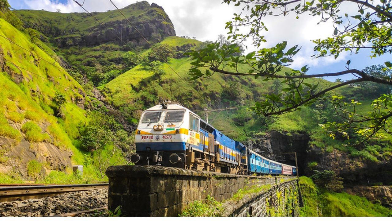 Travel: ಕರ್ನಾಟಕ ಸೇರಿದಂತೆ ಭಾರತದ ಜನರು ರೈಲುಯಾನ ಉತ್ತಮ ಎನ್ನುತ್ತಿದ್ದಾರೆ, ಯಾಕೆ ಗೊತ್ತಾ? Travel: ಕರ್ನಾಟಕ ಸೇರಿದಂತೆ ಭಾರತದ ಜನರು ರೈಲುಯಾನ ಉತ್ತಮ ಎನ್ನುತ್ತಿದ್ದಾರೆ, ಯಾಕೆ ಗೊತ್ತಾ?