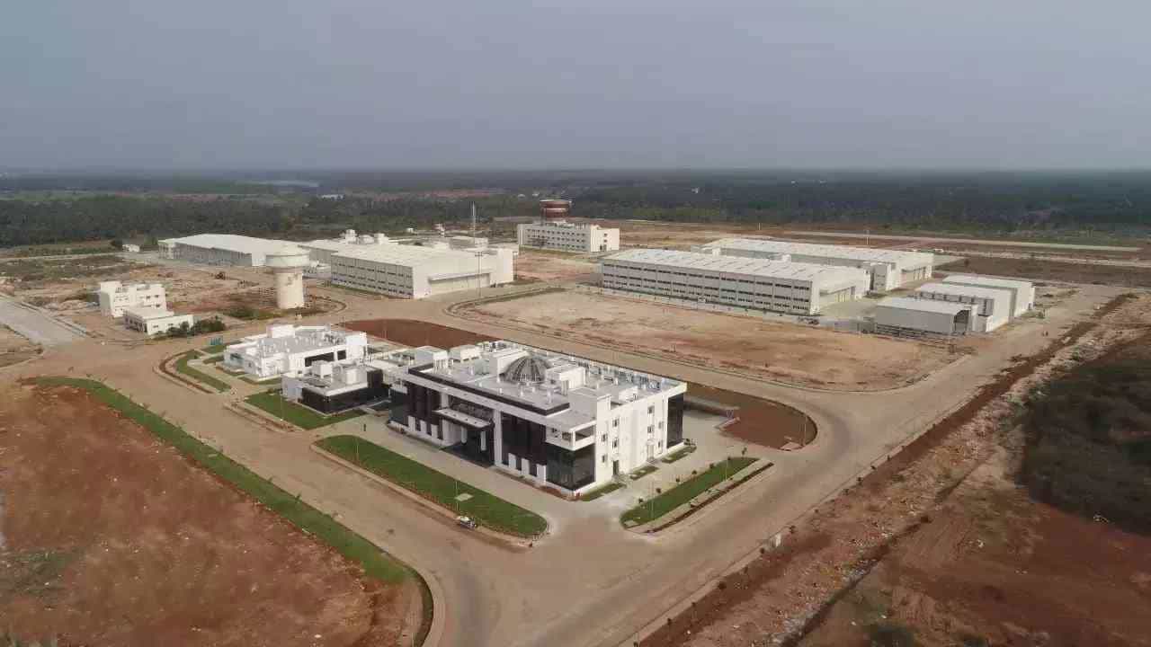 HAL Helicopter Factory: ಏಷ್ಯಾದ ಅತಿ ದೊಡ್ಡ ಹೆಲಿಕಾಪ್ಟರ್ ತಯಾರಿಕಾ ಘಟಕ ಉದ್ಘಾಟಿಸುವ ಮೋದಿ; ಇಲ್ಲಿದೆ ಅದರ ವೈಶಿಷ್ಟ್ಯ HAL Helicopter Factory: ಏಷ್ಯಾದ ಅತಿ ದೊಡ್ಡ ಹೆಲಿಕಾಪ್ಟರ್ ತಯಾರಿಕಾ ಘಟಕ ಉದ್ಘಾಟಿಸುವ ಮೋದಿ; ಇಲ್ಲಿದೆ ಅದರ ವೈಶಿಷ್ಟ್ಯ