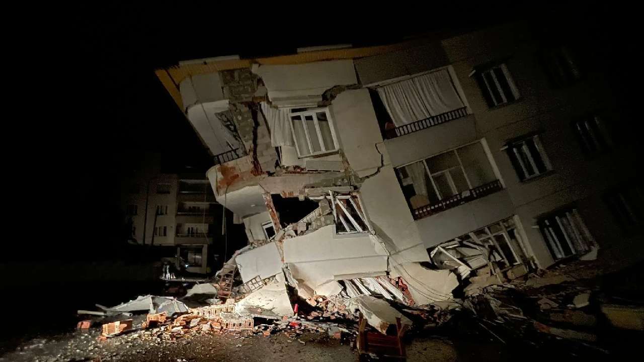 Turkey and Syria earthquake More than 1,900 deaths Here are the earthquake photos
