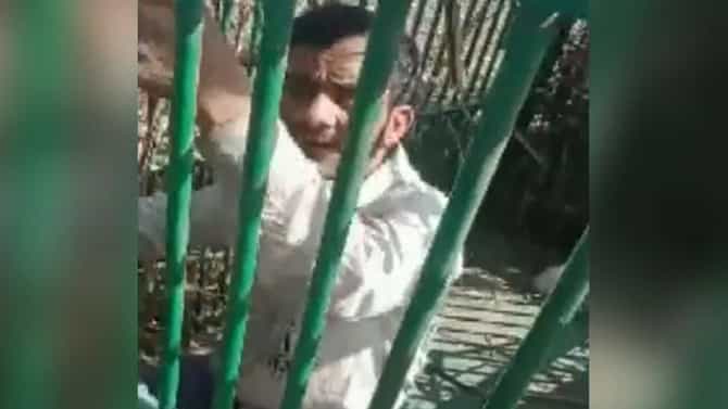 Viral Video: ಹುಂಜ ಹಿಡಿಯಲು ಹೋಗಿ ಚಿರತೆ ಬೋನಿಗೆ ಬಿದ್ದ ಭೂಪ, ಅಯ್ಯೋ ಕಾಪಾಡಿ ಸರ್