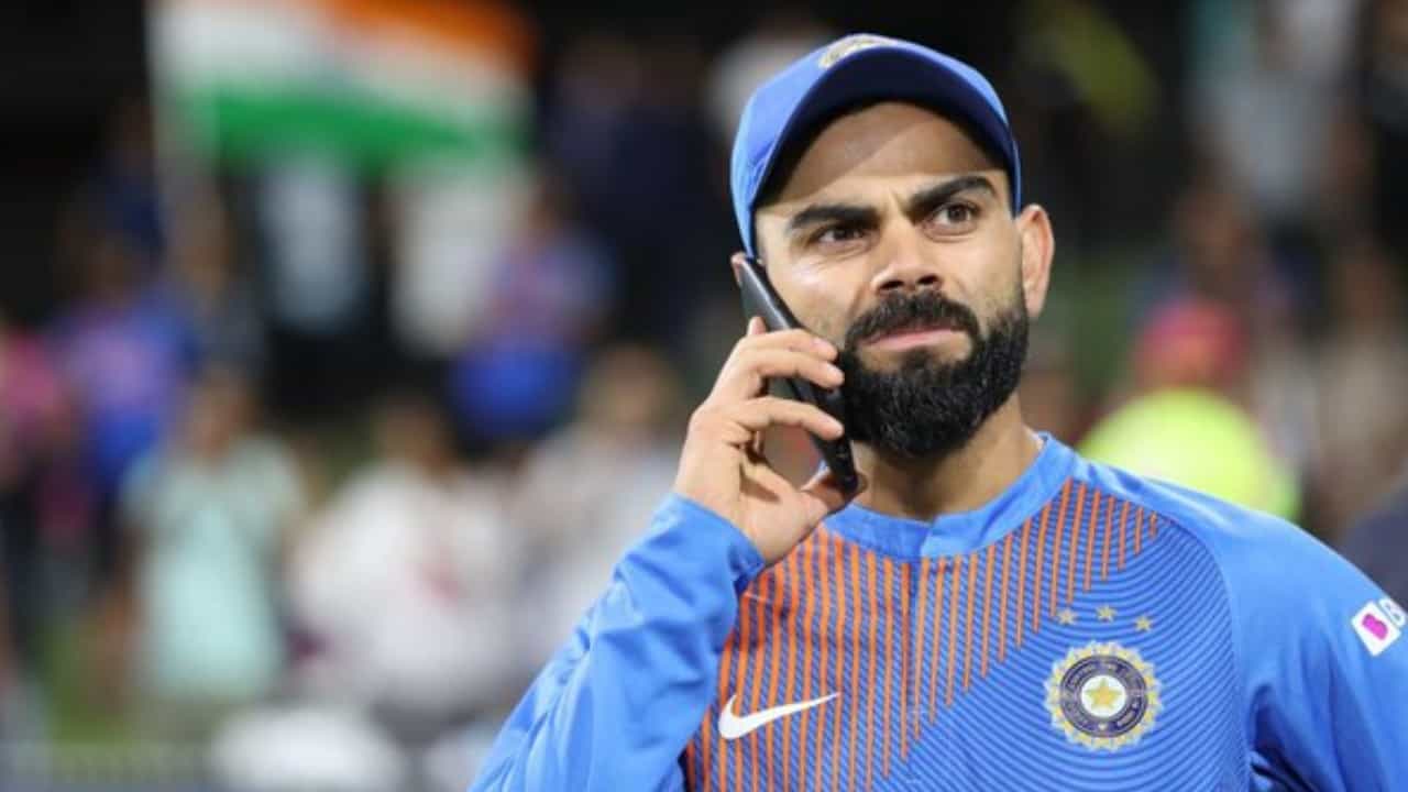 Virat Kohli: ಹೊಸ ಮೊಬೈಲ್ ಕಳೆದುಕೊಂಡ ವಿರಾಟ್ ಕೊಹ್ಲಿ: ನಿಮಗೆ ಸಿಕ್ಕಿದ್ಯಾ? Virat Kohli: ಹೊಸ ಮೊಬೈಲ್ ಕಳೆದುಕೊಂಡ ವಿರಾಟ್ ಕೊಹ್ಲಿ: ನಿಮಗೆ ಸಿಕ್ಕಿದ್ಯಾ?