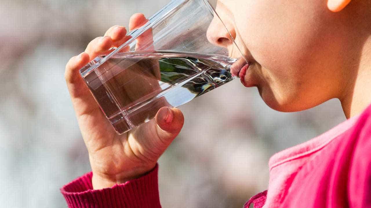 Water Drinking Tips: ನೀರು ಕುಡಿಯಲು ಸರಿಯಾದ ಸಮಯವಿದೆಯೇ ತಜ್ಞರು ಹೇಳುವುದೇನು? Water Drinking Tips: ನೀರು ಕುಡಿಯಲು ಸರಿಯಾದ ಸಮಯವಿದೆಯೇ ತಜ್ಞರು ಹೇಳುವುದೇನು?