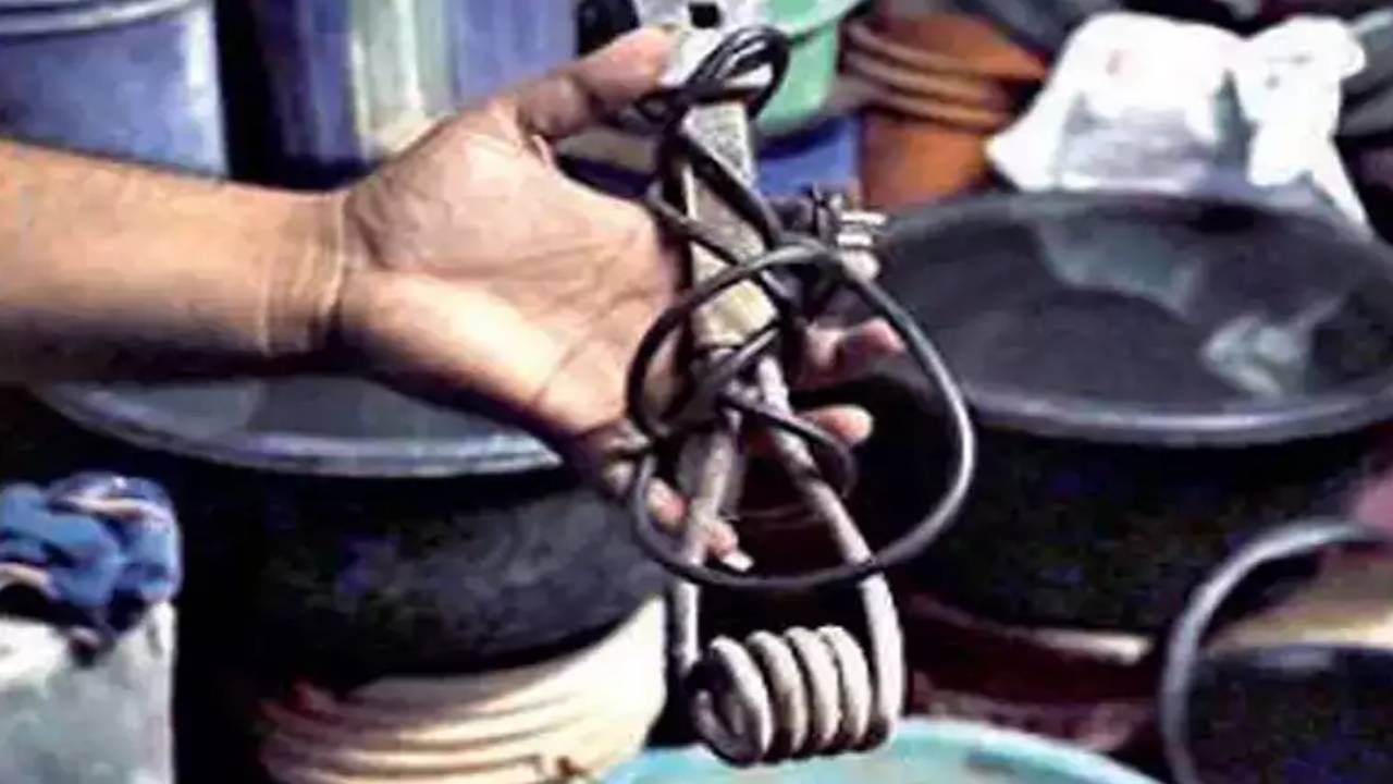 ದೇವನಹಳ್ಳಿ: ವಾಟರ್ ಹೀಟರ್ನಿಂದ ವಿದ್ಯುತ್ ಪ್ರವಹಿಸಿ ತಾಯಿ, 4 ವರ್ಷದ ಮಗು ಸಾವು ದೇವನಹಳ್ಳಿ: ವಾಟರ್ ಹೀಟರ್ನಿಂದ ವಿದ್ಯುತ್ ಪ್ರವಹಿಸಿ ತಾಯಿ, 4 ವರ್ಷದ ಮಗು ಸಾವು