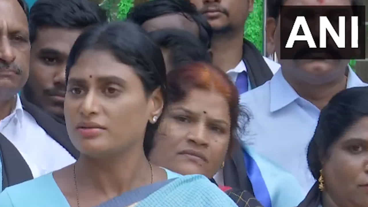 Watch: ತೆಲಂಗಾಣ ಭಾರತದ ಅಫ್ಘಾನಿಸ್ತಾನ, ಕೆಸಿಆರ್ ತಾಲಿಬಾನ್: ವೈಎಸ್ ಶರ್ಮಿಳಾ ವಾಗ್ದಾಳಿ Watch: ತೆಲಂಗಾಣ ಭಾರತದ ಅಫ್ಘಾನಿಸ್ತಾನ, ಕೆಸಿಆರ್ ತಾಲಿಬಾನ್: ವೈಎಸ್ ಶರ್ಮಿಳಾ ವಾಗ್ದಾಳಿ