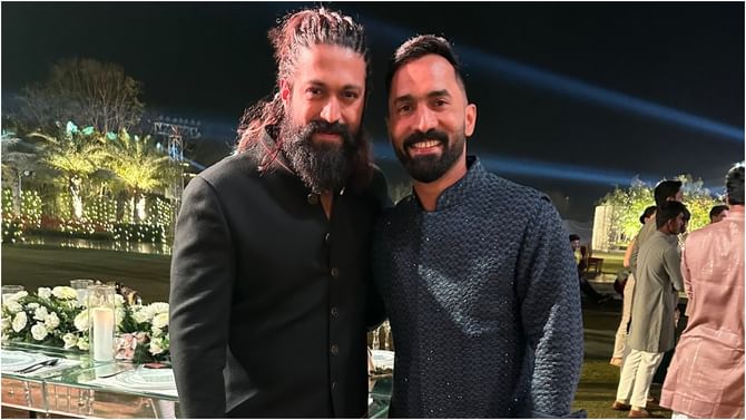 Yash: ರಾಕಿ ಭಾಯ್ ಯಶ್ಗೆ ಸಲಾಂ ಹೇಳಿದ ಕ್ರಿಕೆಟಿಗ ದಿನೇಶ್ ಕಾರ್ತಿಕ್ Yash: ರಾಕಿ ಭಾಯ್ ಯಶ್ಗೆ ಸಲಾಂ ಹೇಳಿದ ಕ್ರಿಕೆಟಿಗ ದಿನೇಶ್ ಕಾರ್ತಿಕ್