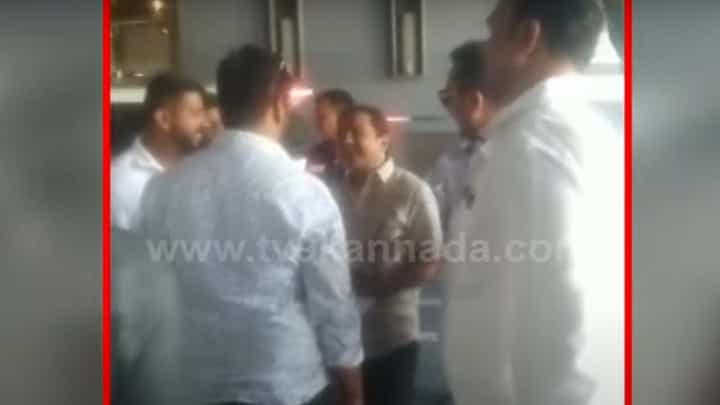ಕಾಂಗ್ರೆಸ್ ಪಕ್ಷದಲ್ಲೂ ಅಲ್ಪಸಂಖ್ಯಾತರು ಅತೃಪ್ತರೇ? ರಂದೀಪ್ ಸುರ್ಜೆವಾಲಾ ಪಕ್ಷದ ಮುಸ್ಲಿಂ ನಾಯಕರನ್ನು ಭೇಟಿಯಾಗಿದ್ದು ಯಾಕೆ? ಕಾಂಗ್ರೆಸ್ ಪಕ್ಷದಲ್ಲೂ ಅಲ್ಪಸಂಖ್ಯಾತರು ಅತೃಪ್ತರೇ? ರಂದೀಪ್ ಸುರ್ಜೆವಾಲಾ ಪಕ್ಷದ ಮುಸ್ಲಿಂ ನಾಯಕರನ್ನು ಭೇಟಿಯಾಗಿದ್ದು ಯಾಕೆ?