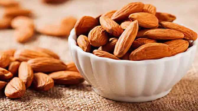 Almonds Health Benefits: ಪ್ರತಿದಿನವೂ ತಪ್ಪದೇ ಬಾದಾಮಿ ತಿನ್ನಲು 9 ಕಾರಣಗಳು ಇಲ್ಲಿವೆ ನೋಡಿ