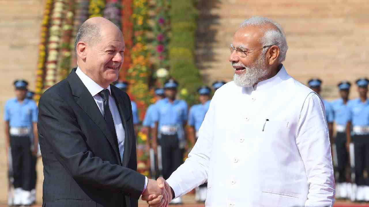 German Chancellor: ಇಂದು(ಫೆ. 26) ಬೆಂಗಳೂರಿಗೆ ಜರ್ಮನಿ ಚಾನ್ಸಲರ್ ಭೇಟಿ, ನಗರದ ಹಲವೆಡೆ ವಾಹನಗಳ ಪಾಕಿಂಗ್ ನಿಷೇಧ German Chancellor: ಇಂದು(ಫೆ. 26) ಬೆಂಗಳೂರಿಗೆ ಜರ್ಮನಿ ಚಾನ್ಸಲರ್ ಭೇಟಿ, ನಗರದ ಹಲವೆಡೆ ವಾಹನಗಳ ಪಾಕಿಂಗ್ ನಿಷೇಧ