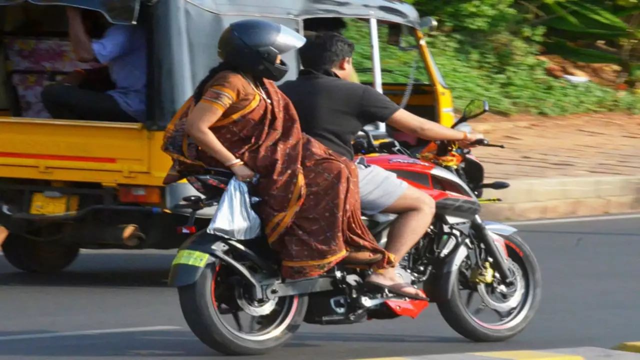 Pillion Riding Accident: ಸೀರೆಯ ಸೆರಗು ಸಿಕ್ಕು ಬೈಕ್ ಚಕ್ರಕ್ಕೆ ಸಿಕ್ಕಿಕೊಂಡ ಮಹಿಳೆ ಕಾಲು; ತಪ್ಪದೇ ಓದಿ ಈ ಸುದ್ದಿ