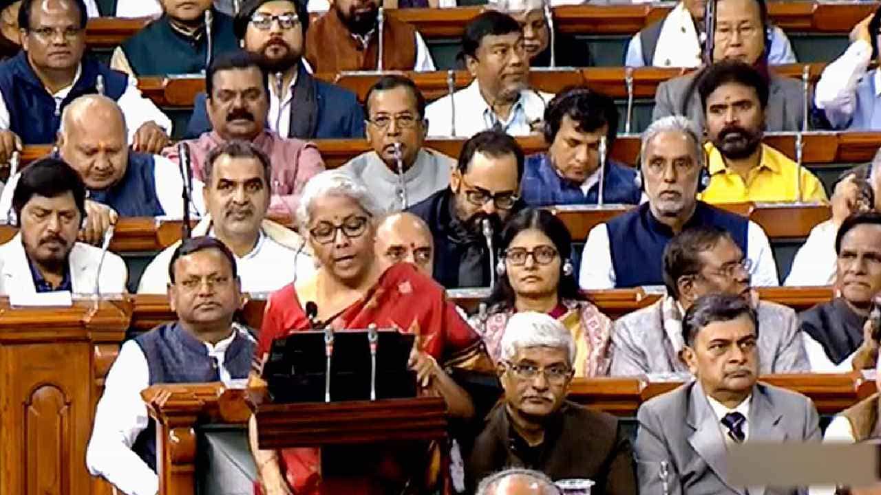 Budget 2023: ಪ್ರಧಾನ ಮಂತ್ರಿ ಆವಾಸ್ ಯೋಜನೆಯಡಿ ಮನೆ ಖರೀದಿಸುವವರಿಗೆ ಗುಡ್ ನ್ಯೂಸ್; ಇಲ್ಲಿದೆ ವಿವರ Budget 2023: ಪ್ರಧಾನ ಮಂತ್ರಿ ಆವಾಸ್ ಯೋಜನೆಯಡಿ ಮನೆ ಖರೀದಿಸುವವರಿಗೆ ಗುಡ್ ನ್ಯೂಸ್; ಇಲ್ಲಿದೆ ವಿವರ