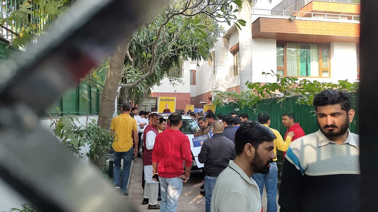 Delhi Drama: ಸಿಸೋಡಿಯಾ ಸಿಬಿಐ ವಿಚಾರಣೆ; ದೆಹಲಿಯಲ್ಲಿ ಸೆಕ್ಷನ್ 144; ಎಎಪಿ ಮುಖಂಡರು ವಶಕ್ಕೆ Delhi Drama: ಸಿಸೋಡಿಯಾ ಸಿಬಿಐ ವಿಚಾರಣೆ; ದೆಹಲಿಯಲ್ಲಿ ಸೆಕ್ಷನ್ 144; ಎಎಪಿ ಮುಖಂಡರು ವಶಕ್ಕೆ
