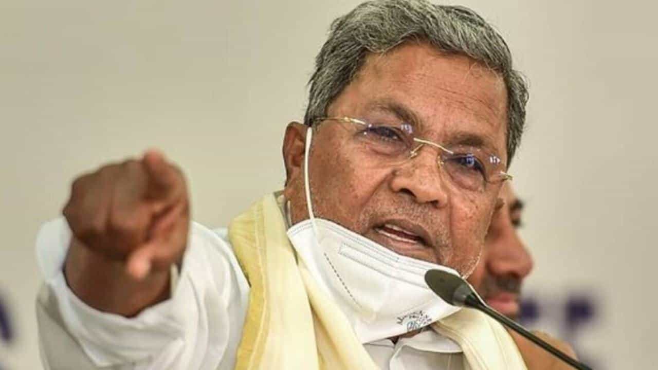 ರಾಜ್ಯದಲ್ಲಿ ಪ್ರವಾಹ, ಕೊರೊನಾ ವೇಳೆ ಪ್ರಧಾನಿ ಮೋದಿ ಬರಲಿಲ್ಲ, ಚುನಾವಣೆ ಹಿನ್ನೆಲೆ ಮೇಲಿಂದ ಮೇಲೆ ಬರ್ತಾರೆ: ಸಿದ್ಧರಾಮಯ್ಯ ರಾಜ್ಯದಲ್ಲಿ ಪ್ರವಾಹ, ಕೊರೊನಾ ವೇಳೆ ಪ್ರಧಾನಿ ಮೋದಿ ಬರಲಿಲ್ಲ, ಚುನಾವಣೆ ಹಿನ್ನೆಲೆ ಮೇಲಿಂದ ಮೇಲೆ ಬರ್ತಾರೆ: ಸಿದ್ಧರಾಮಯ್ಯ