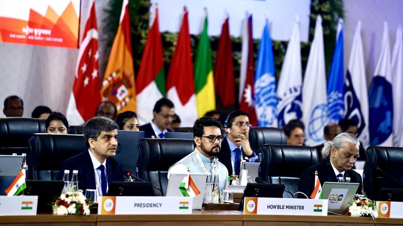 G20 FCBD Meet: ಬೆಂಗಳೂರಿನಲ್ಲಿ 2ನೇ ಜಿ20 ಸಭೆ; ವಸುದೈವ ಕುಟುಂಬದ ಮಹತ್ವ ಸಾರಿದ ಅನುರಾಗ್ ಠಾಕೂರ್ G20 FCBD Meet: ಬೆಂಗಳೂರಿನಲ್ಲಿ 2ನೇ ಜಿ20 ಸಭೆ; ವಸುದೈವ ಕುಟುಂಬದ ಮಹತ್ವ ಸಾರಿದ ಅನುರಾಗ್ ಠಾಕೂರ್