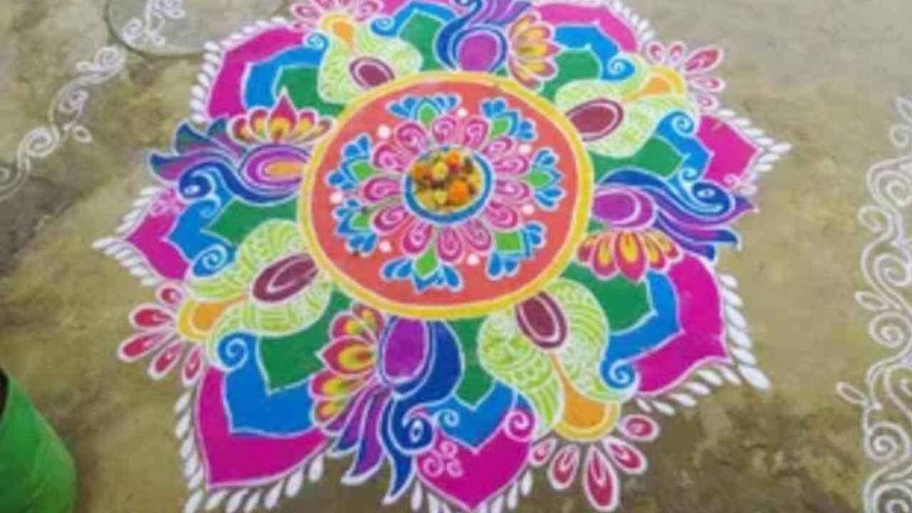 ಮನೆ ಮುಂದೆ ರಂಗೋಲಿ ಹಾಕುವುದರಿಂದ ಹಲವಾರು ಆರೋಗ್ಯ ಪ್ರಯೋಜನಗಳು ಇವೆ! ಜೊತೆಗೆ ಗ್ರಹದೋಷ ನಿವಾರಣೆಯಾಗುತ್ತದೆ! ಮನೆ ಮುಂದೆ ರಂಗೋಲಿ ಹಾಕುವುದರಿಂದ ಹಲವಾರು ಆರೋಗ್ಯ ಪ್ರಯೋಜನಗಳು ಇವೆ! ಜೊತೆಗೆ ಗ್ರಹದೋಷ ನಿವಾರಣೆಯಾಗುತ್ತದೆ!